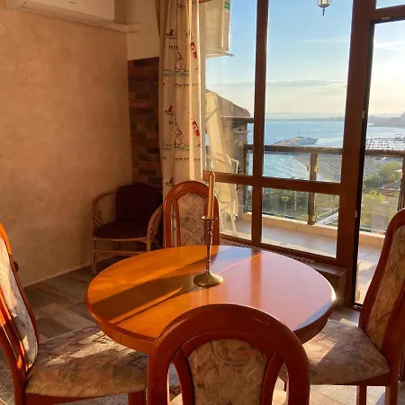 Sea View Marina Dinevi 公寓 *