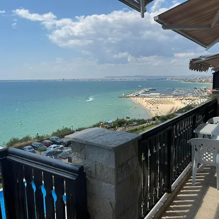 Sea View Marina Dinevi 公寓